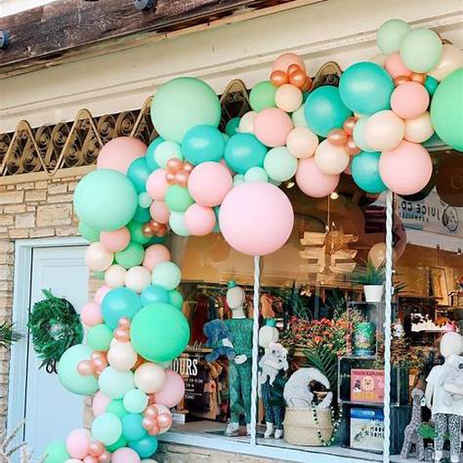 Zincir balon ve dış mekan süsleme örneği